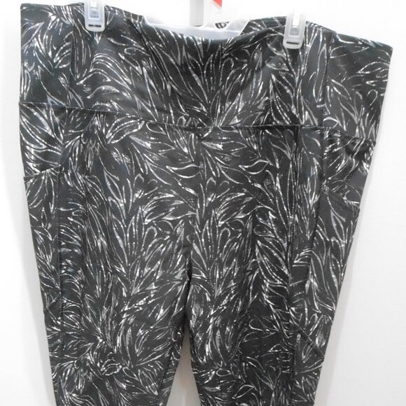 MTA Sport Black with Gray & White Designs Women's Work Out Gym Capri's-Size 3X - Picture 1 of 6